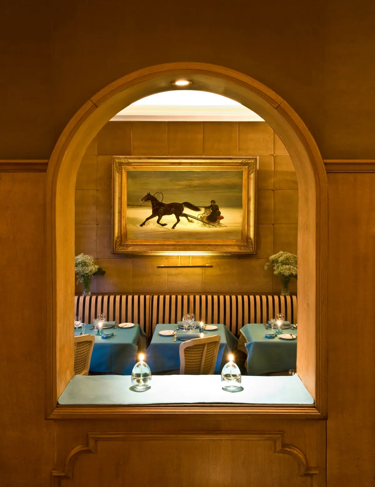 The dining room and its painting