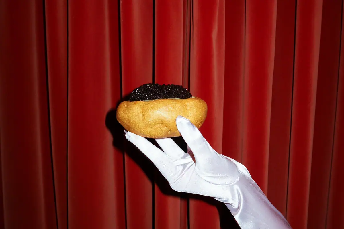 The caviar potato, served in white gloves