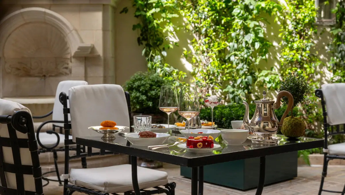The Jardin du Clarence, a table set under the trees