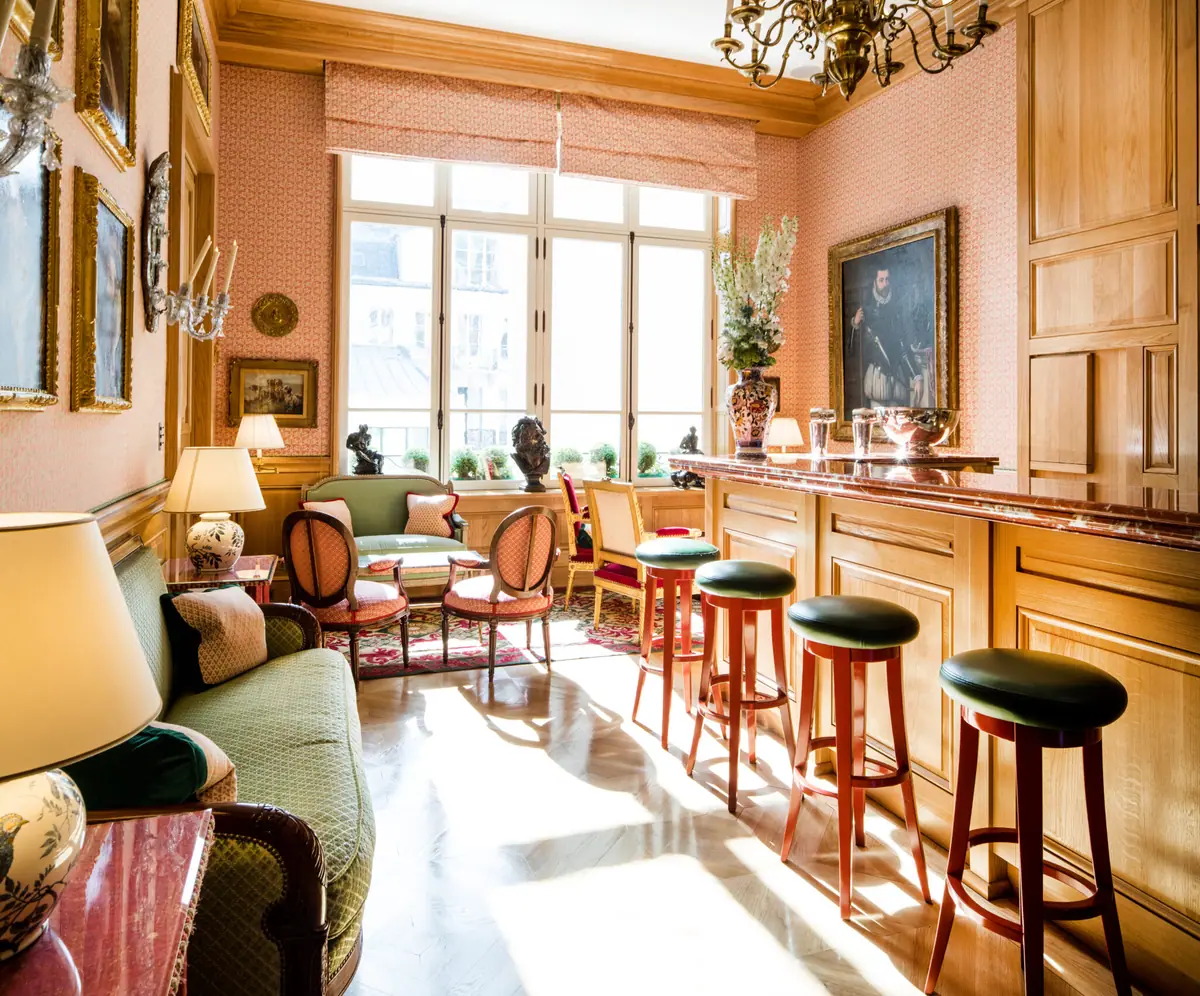 The bar and the Grand Salon